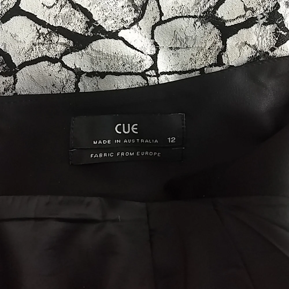 Cue 🇦🇺 Snakeskin print Pencil Skirt - siz‎
